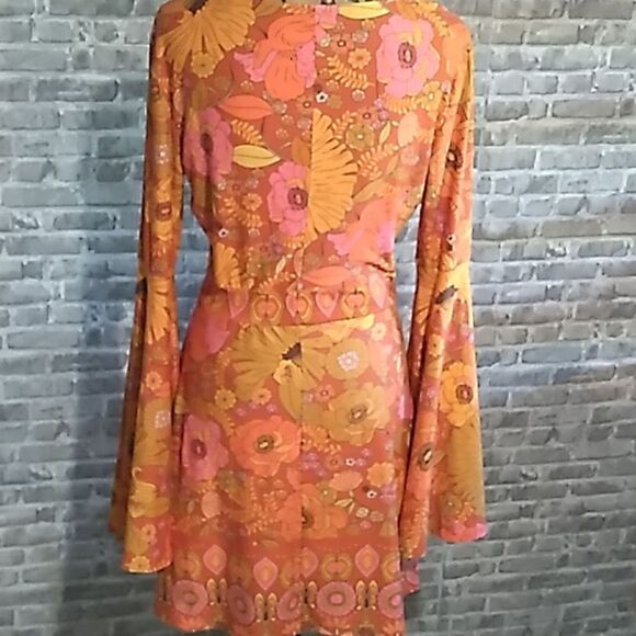 70s retro Bellsleeve Floral Dress - Picture 5 of 10